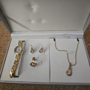 Calvin Wood Gold Tone Jewelry Set